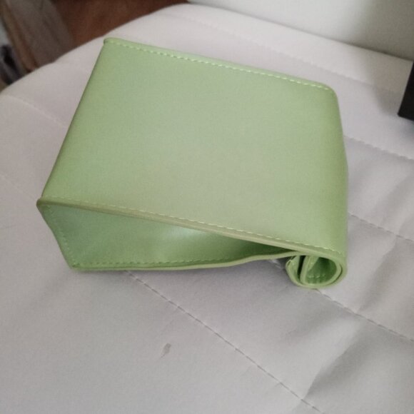 CHANEL MAKEUP TAKEAWAYS POUCH MAKEUP BAG Limited Edition NIB - Picture 6 of 11